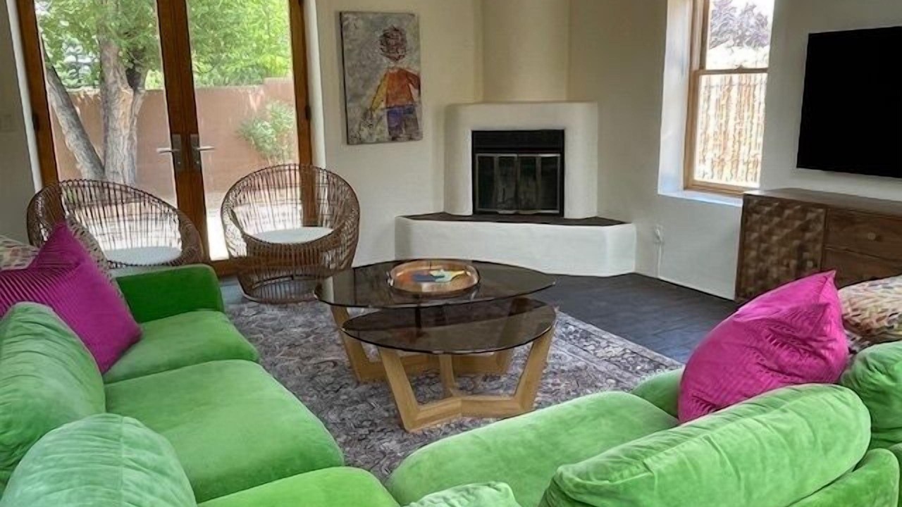 Photo of Livingroom in Historic Eastside