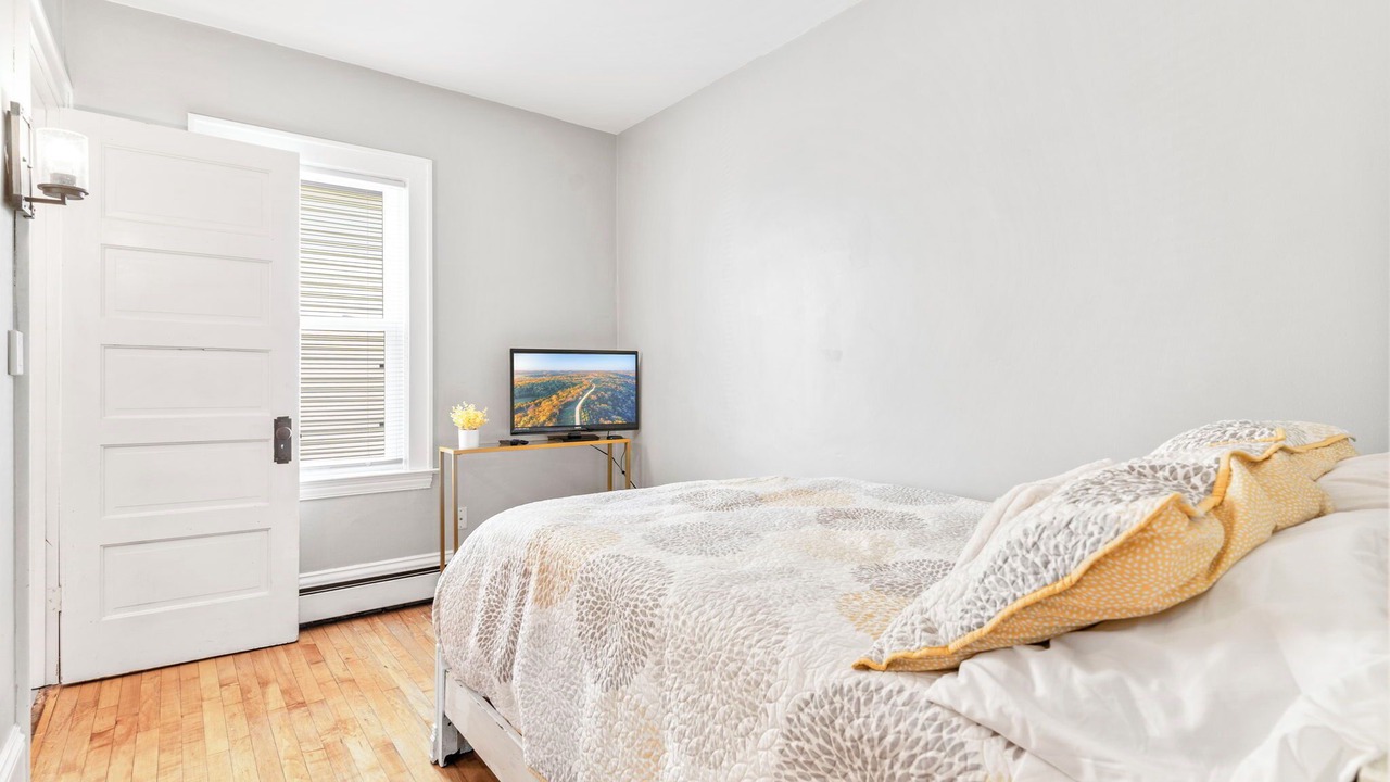 Photo of Bedroom in Corcoran