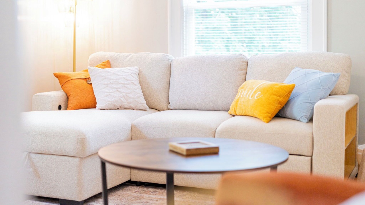 Photo of Livingroom in Corcoran