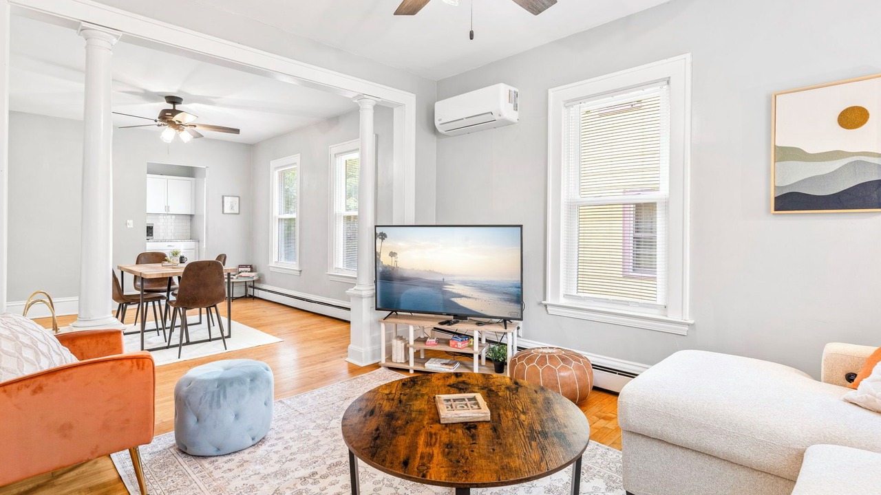 Photo of Livingroom in Corcoran