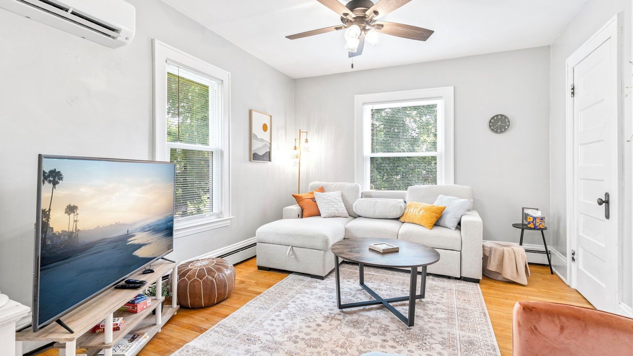Photo of Livingroom in Corcoran