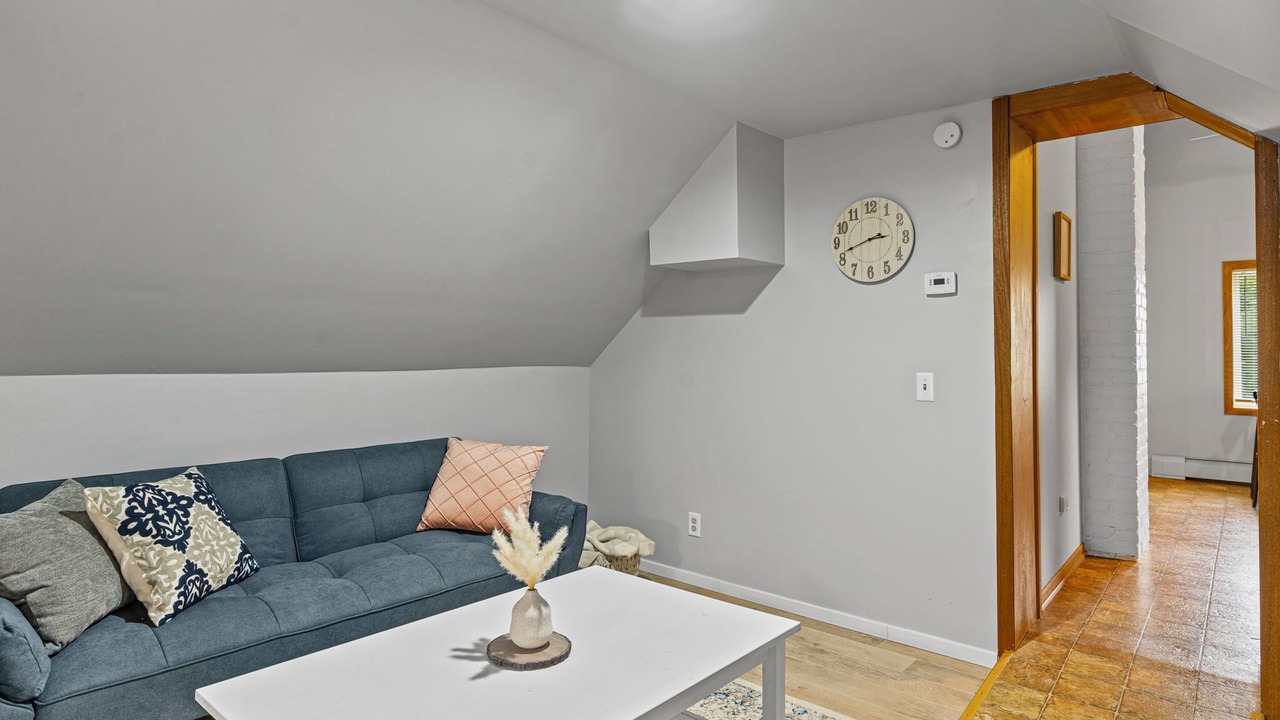 Photo of Livingroom in Corcoran