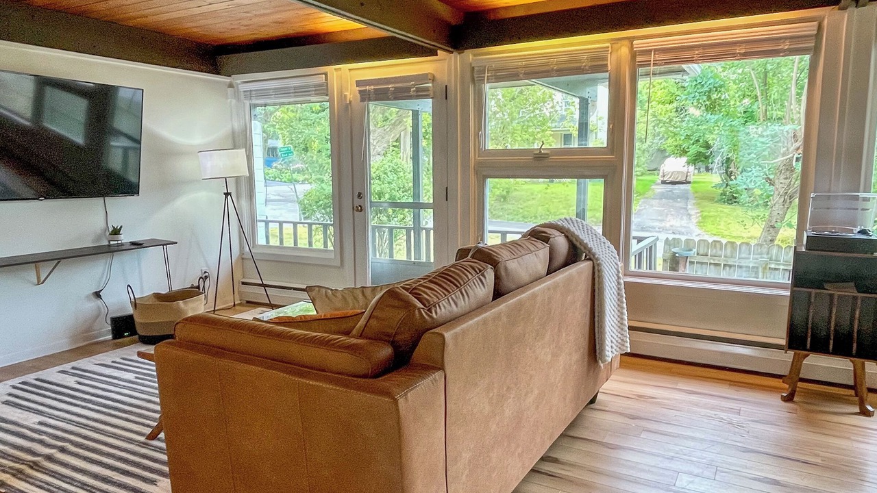 Photo of Livingroom in Eastside