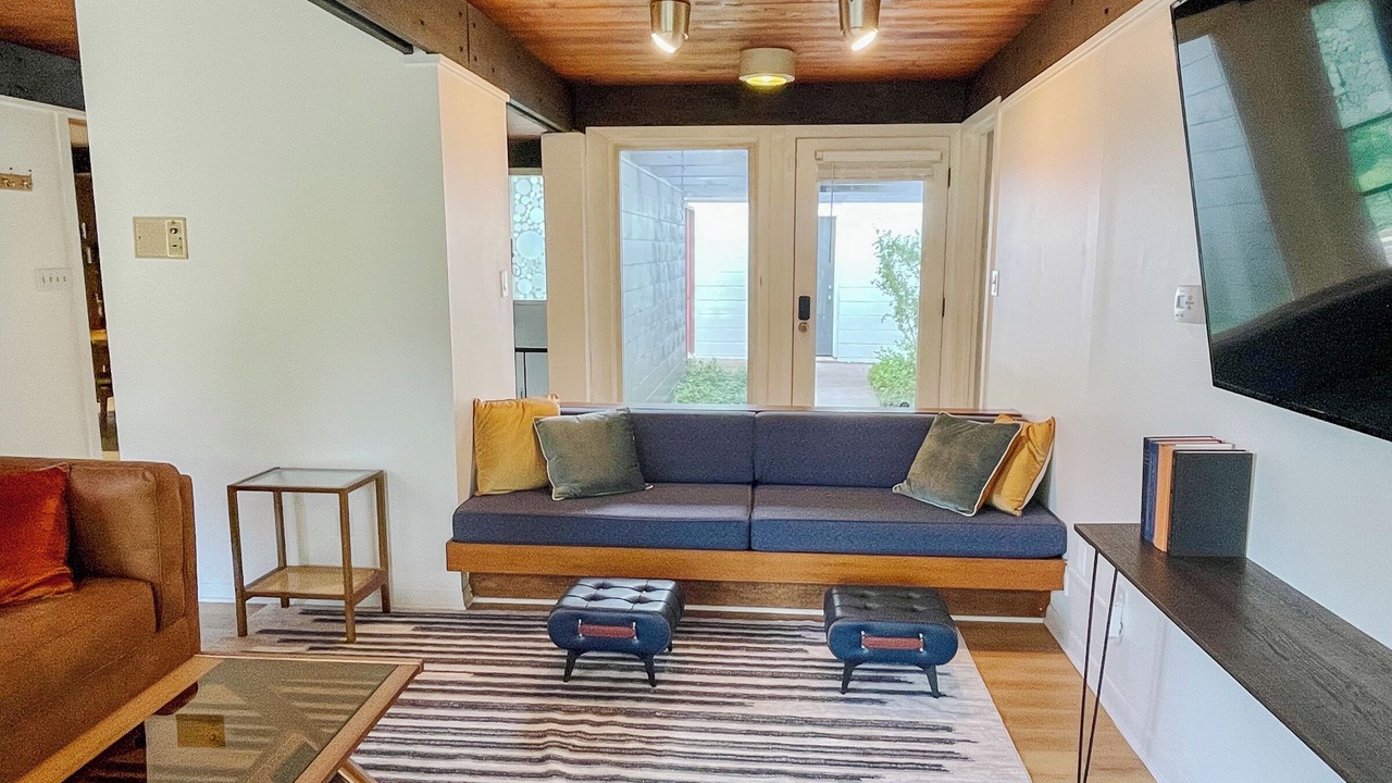 Photo of Livingroom in Eastside