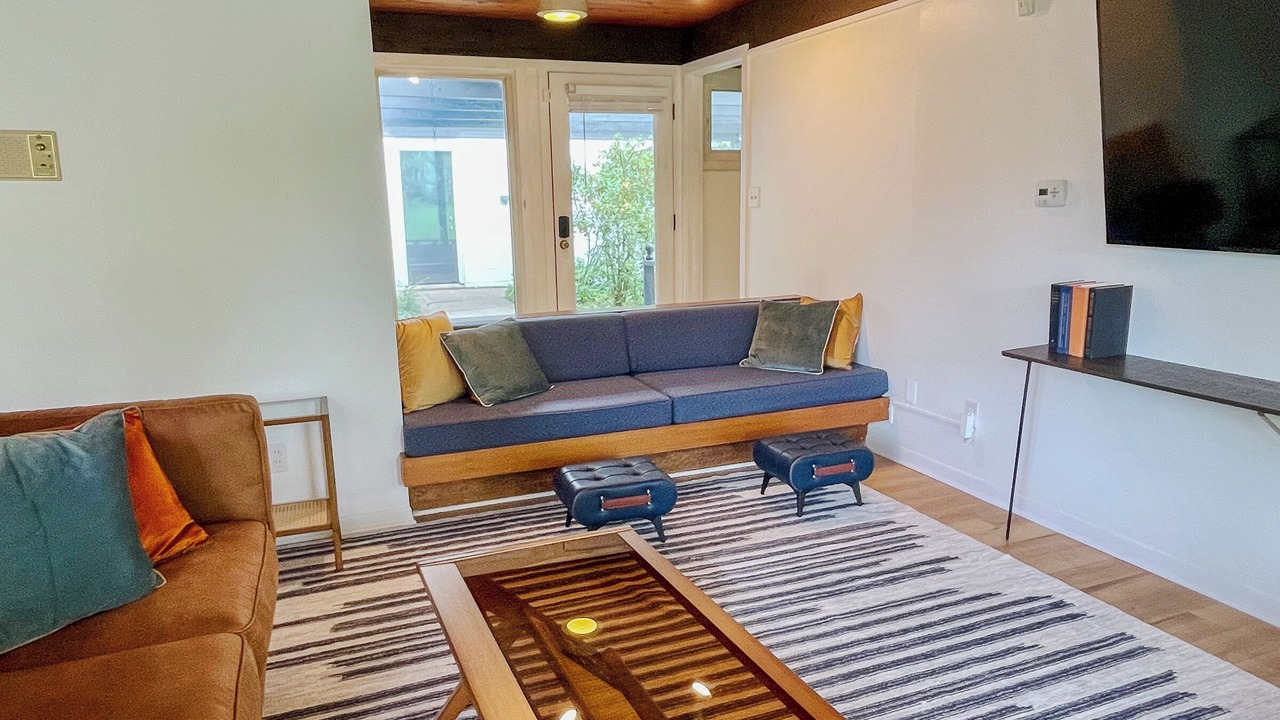 Photo of Livingroom in Eastside