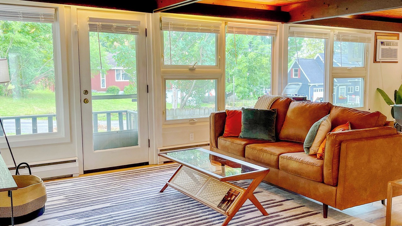 Photo of Livingroom in Eastside