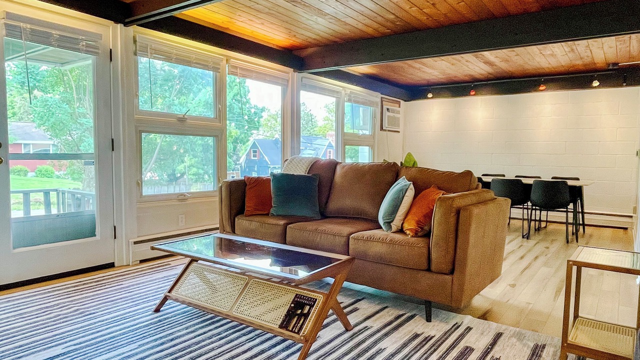 Photo of Livingroom in Eastside