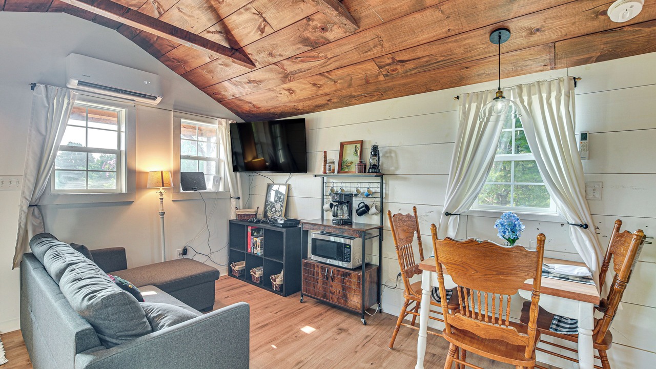 Photo of Livingroom in Isle La Motte