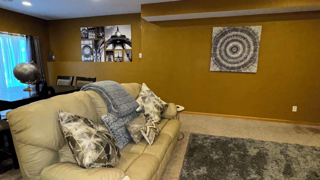 Photo of Livingroom in Woodbury