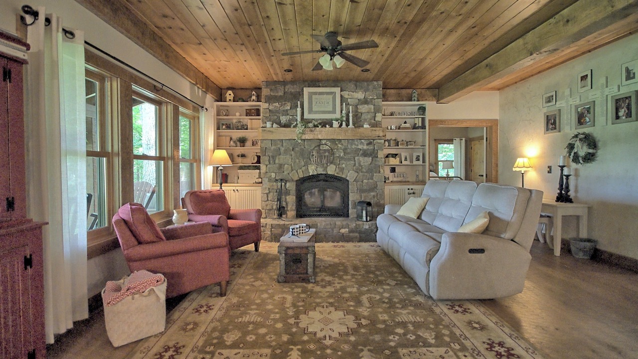 Photo of Livingroom in Hayward