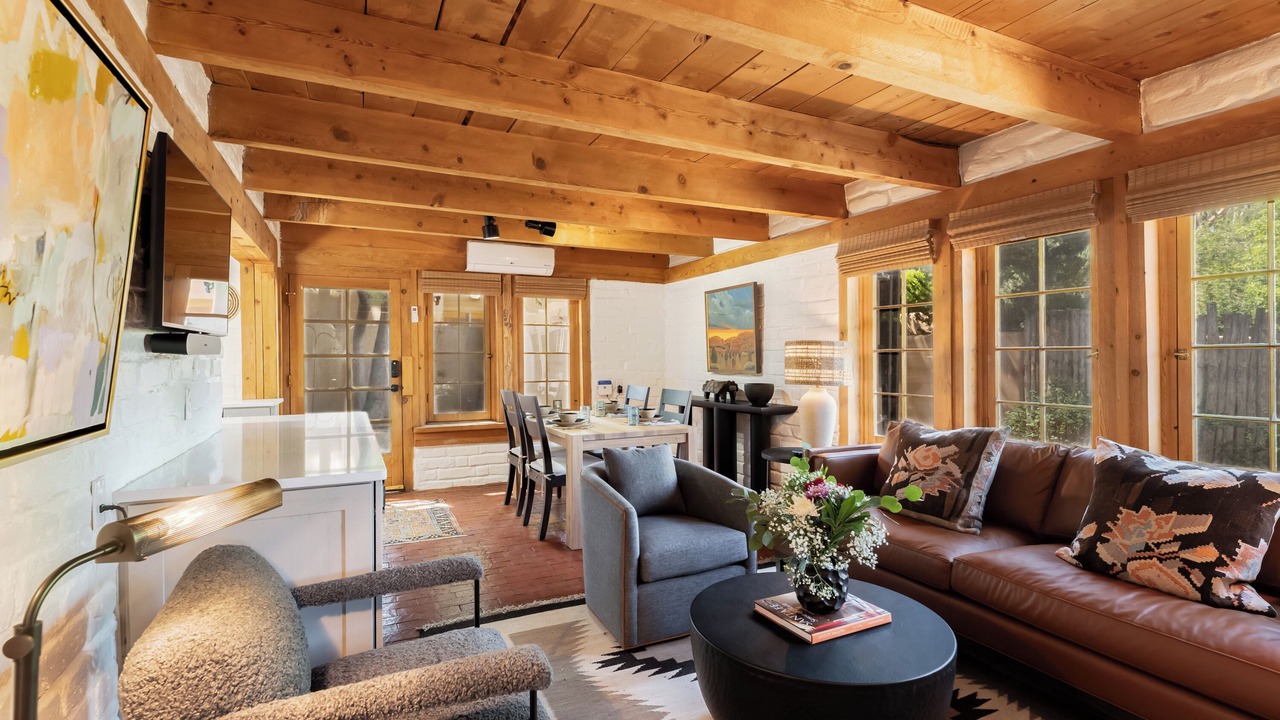 Photo of Livingroom in Historic Eastside