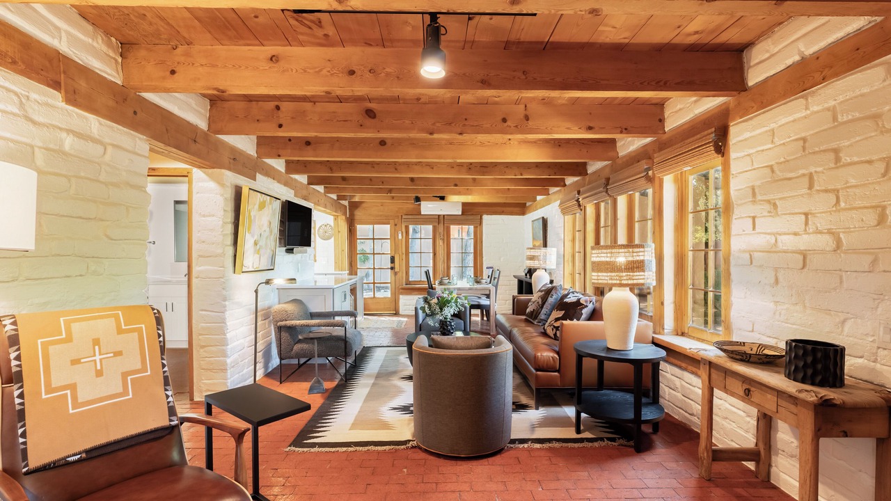 Photo of Livingroom in Historic Eastside