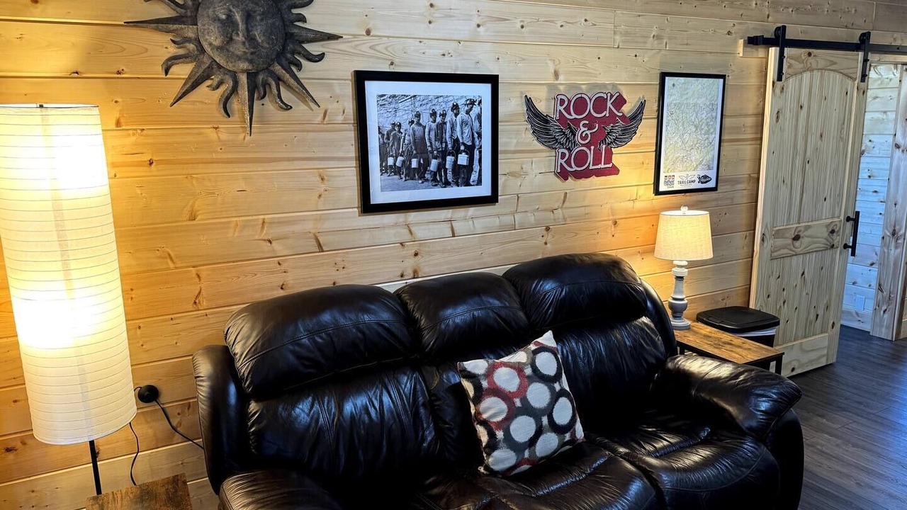 Photo of Livingroom in Bramwell