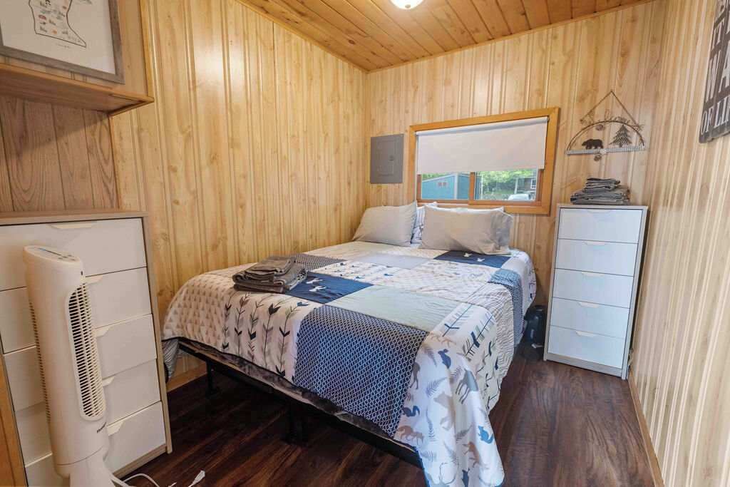 Photo of Bedroom in Bay Lake