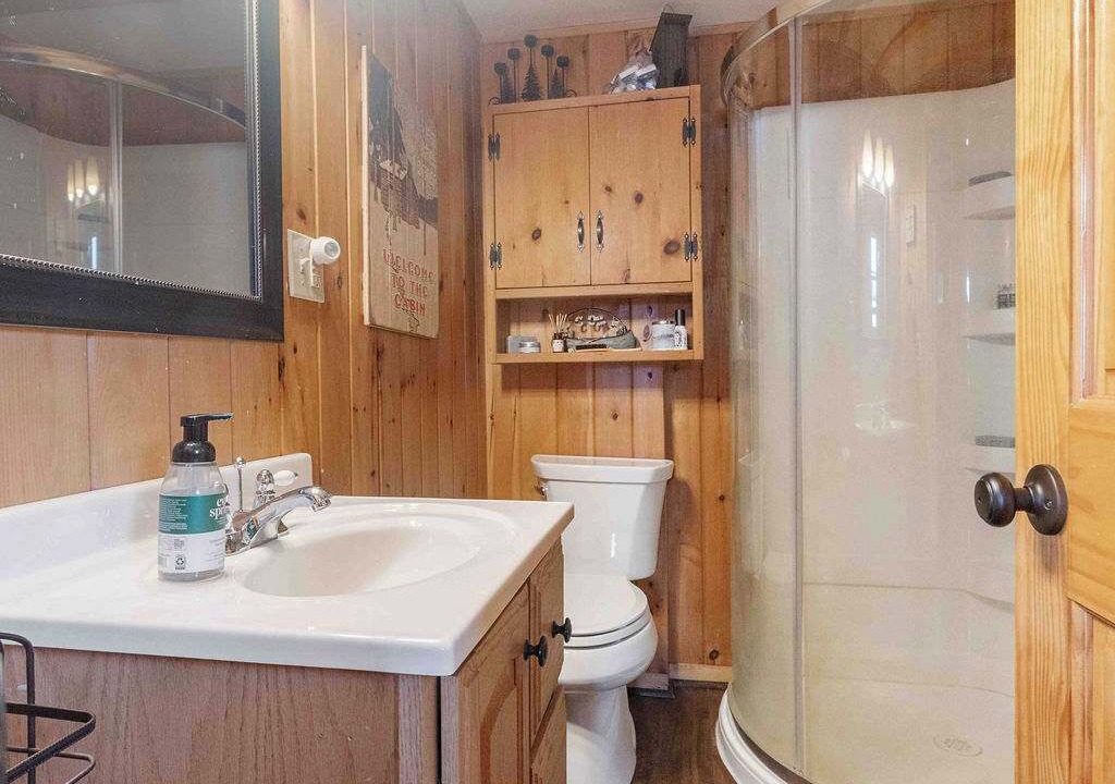 Photo of Bathroom in Bay Lake