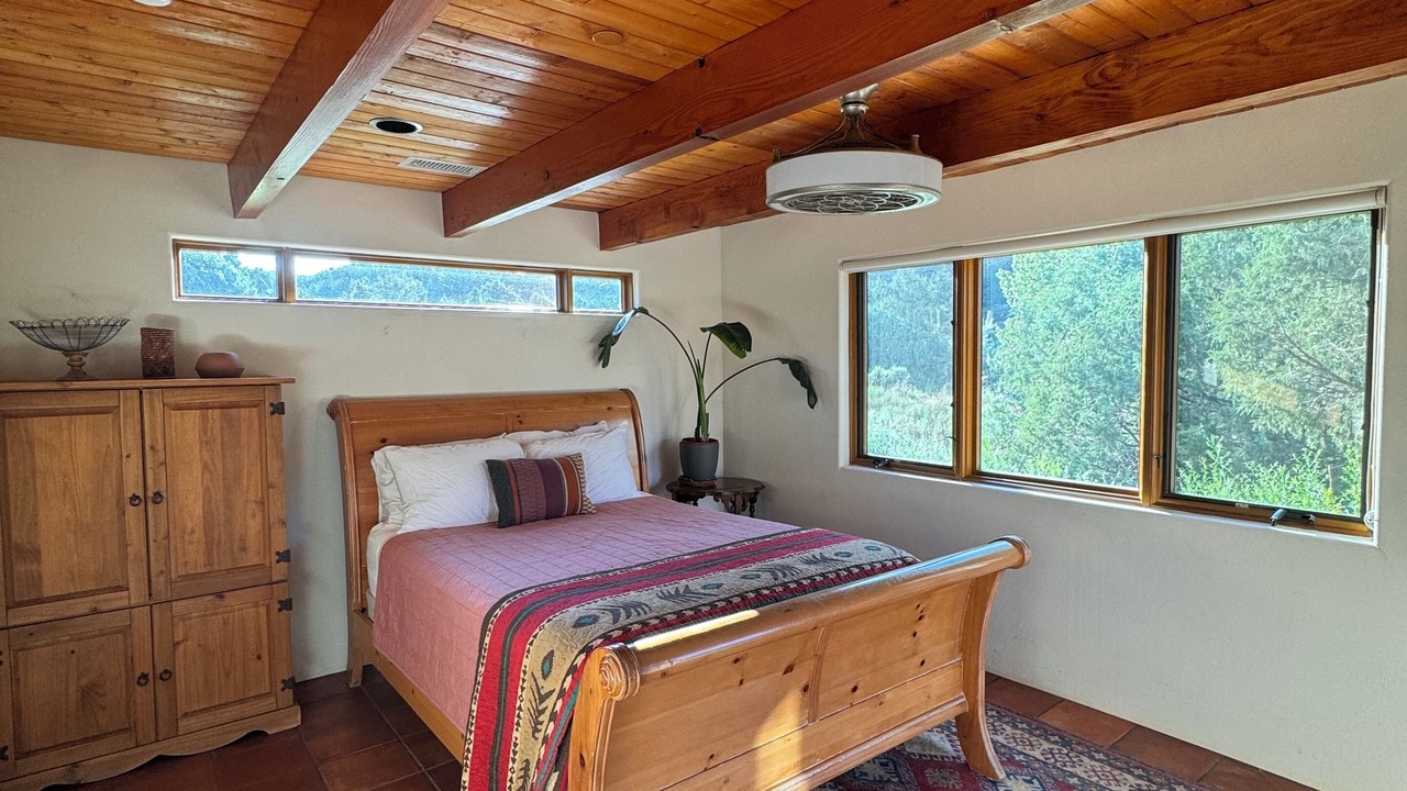 Photo of Bedroom in Canoncito