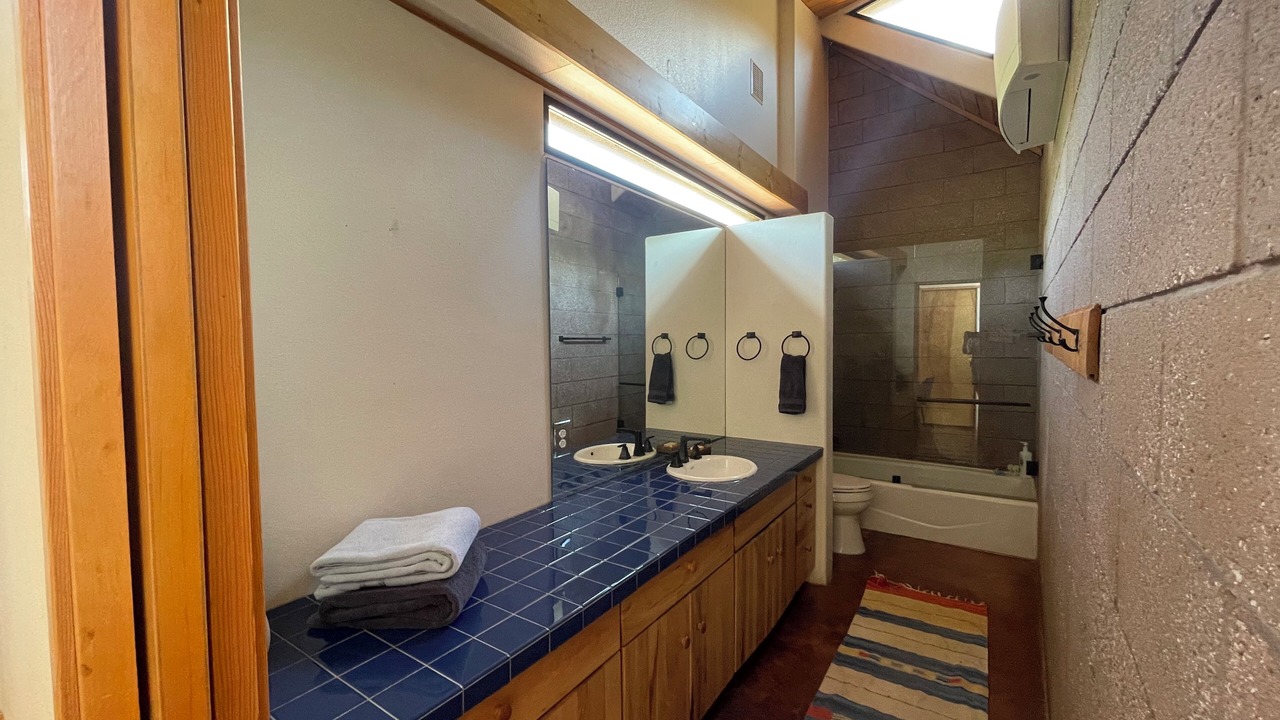 Photo of Bathroom in Canoncito