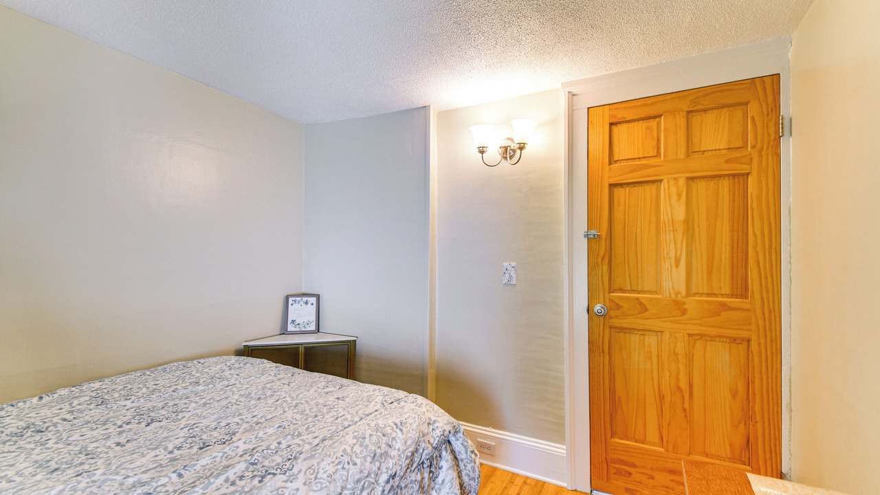 Photo of Bedroom in Oswego