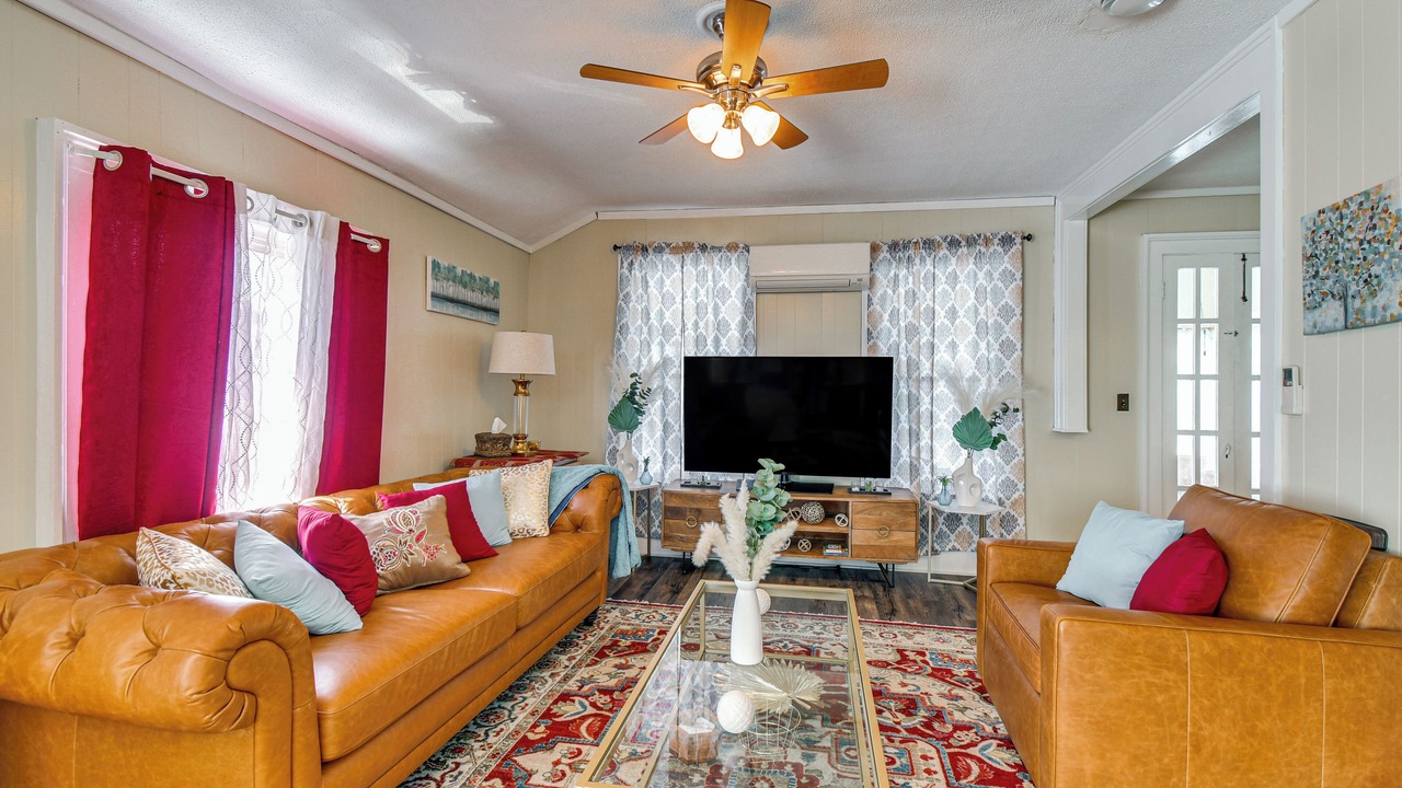 Photo of Livingroom in Oswego