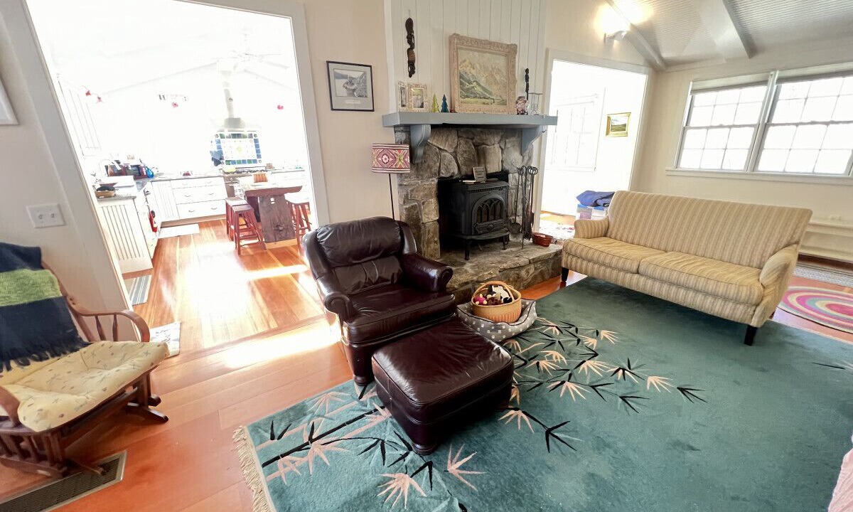 Photo of Livingroom in West Arlington