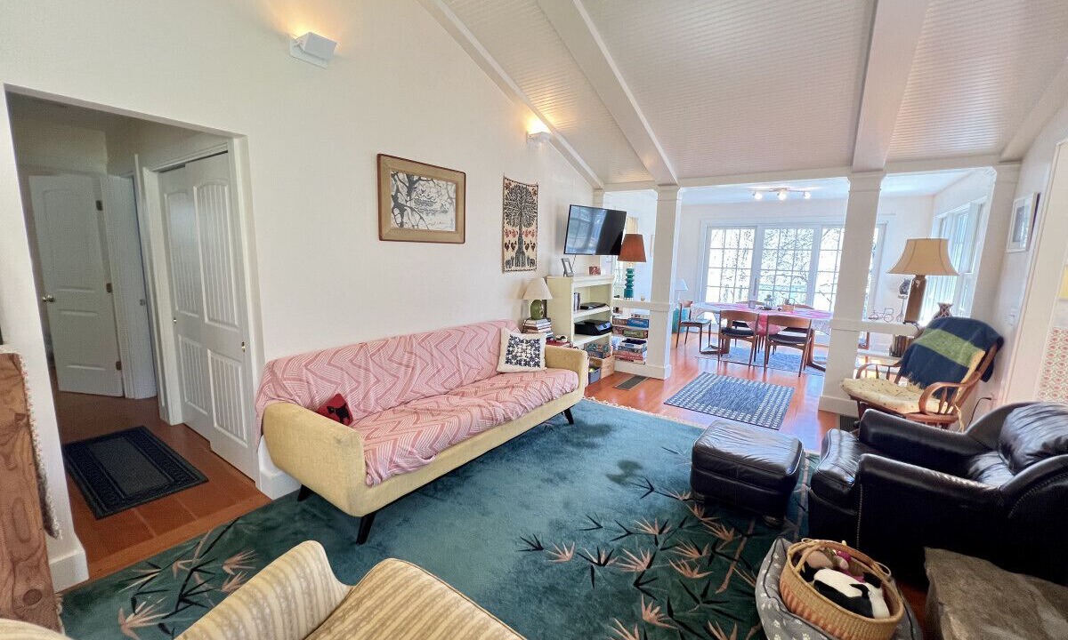 Photo of Livingroom in West Arlington