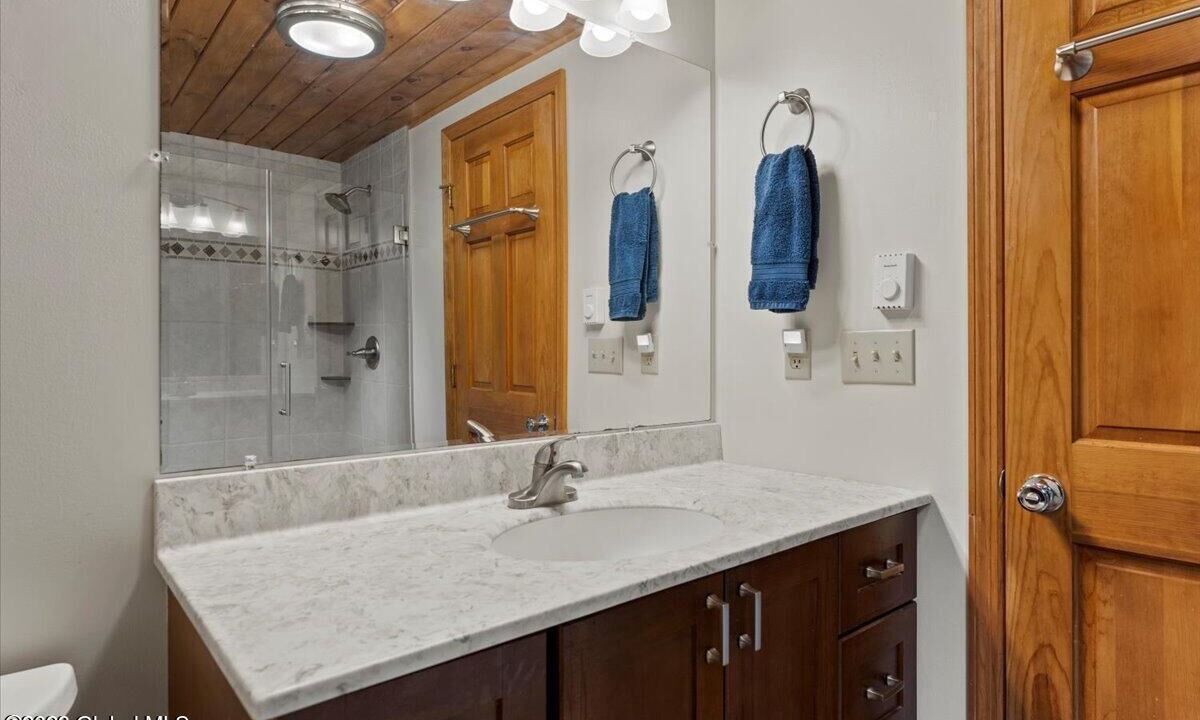 Photo of Bathroom in Paradox