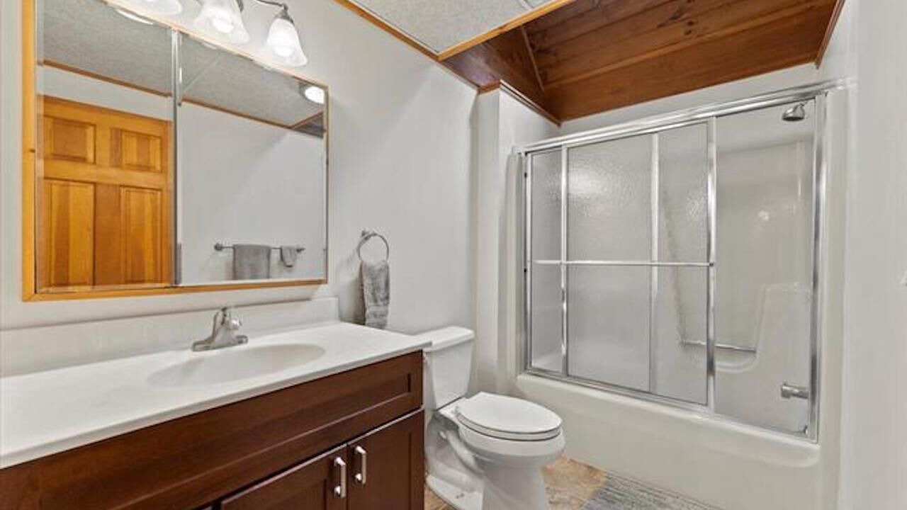 Photo of Bathroom in Paradox