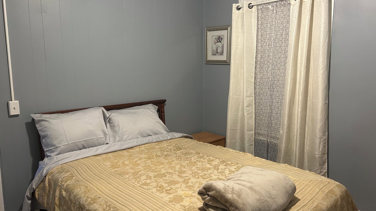 Photo of Bedroom in Indian Orchard