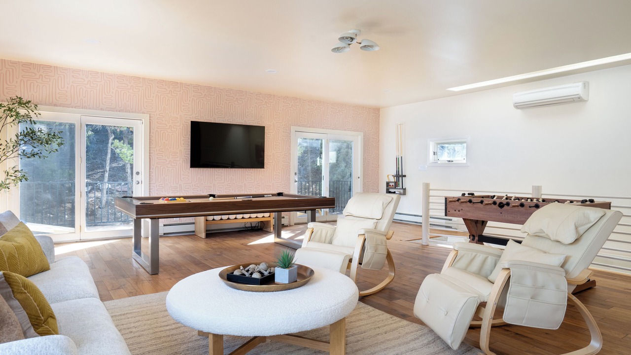 Photo of Livingroom in North Hills