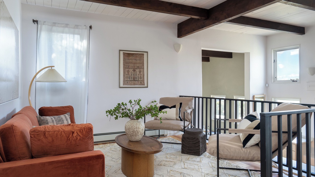 Photo of Livingroom in North Hills