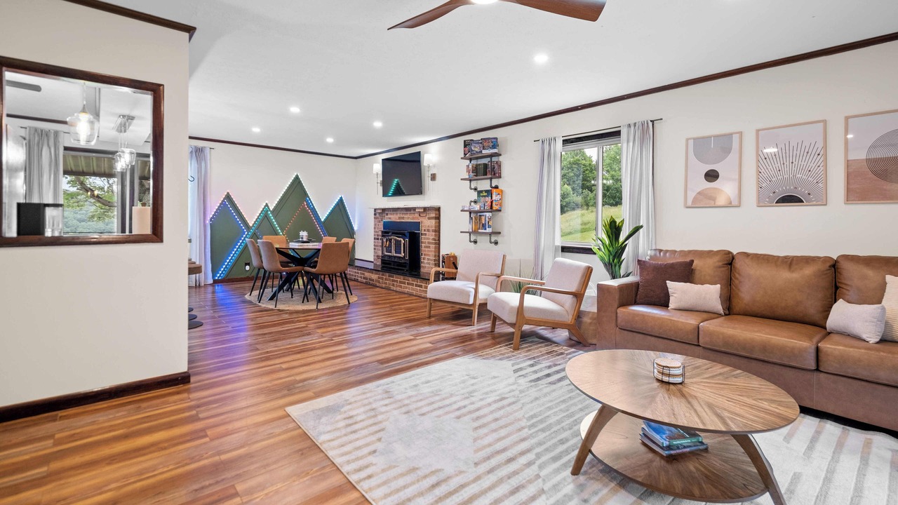 Photo of Livingroom in Oak Hill