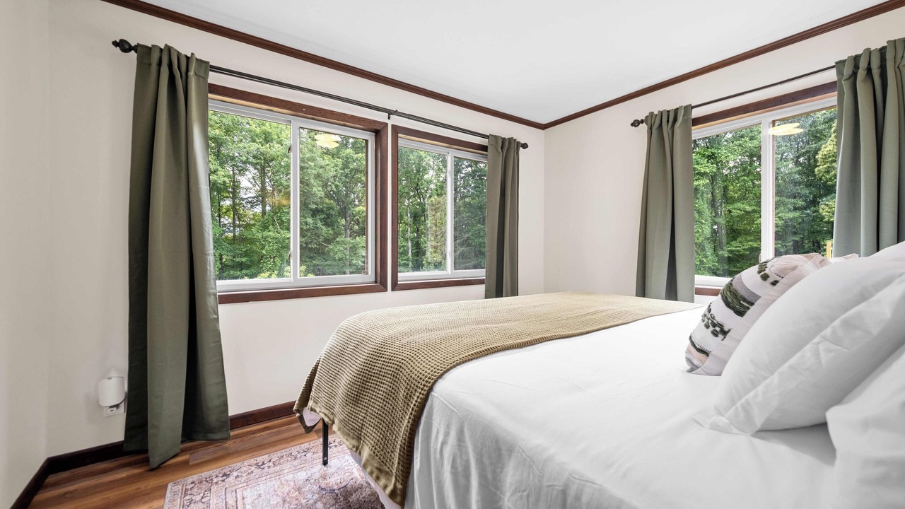 Photo of Bedroom in Oak Hill