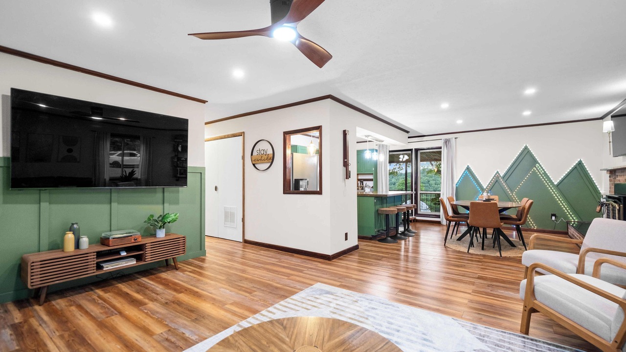 Photo of Livingroom in Oak Hill