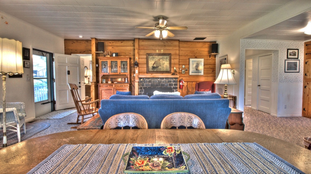 Photo of Livingroom in Downtown Cannon Beach