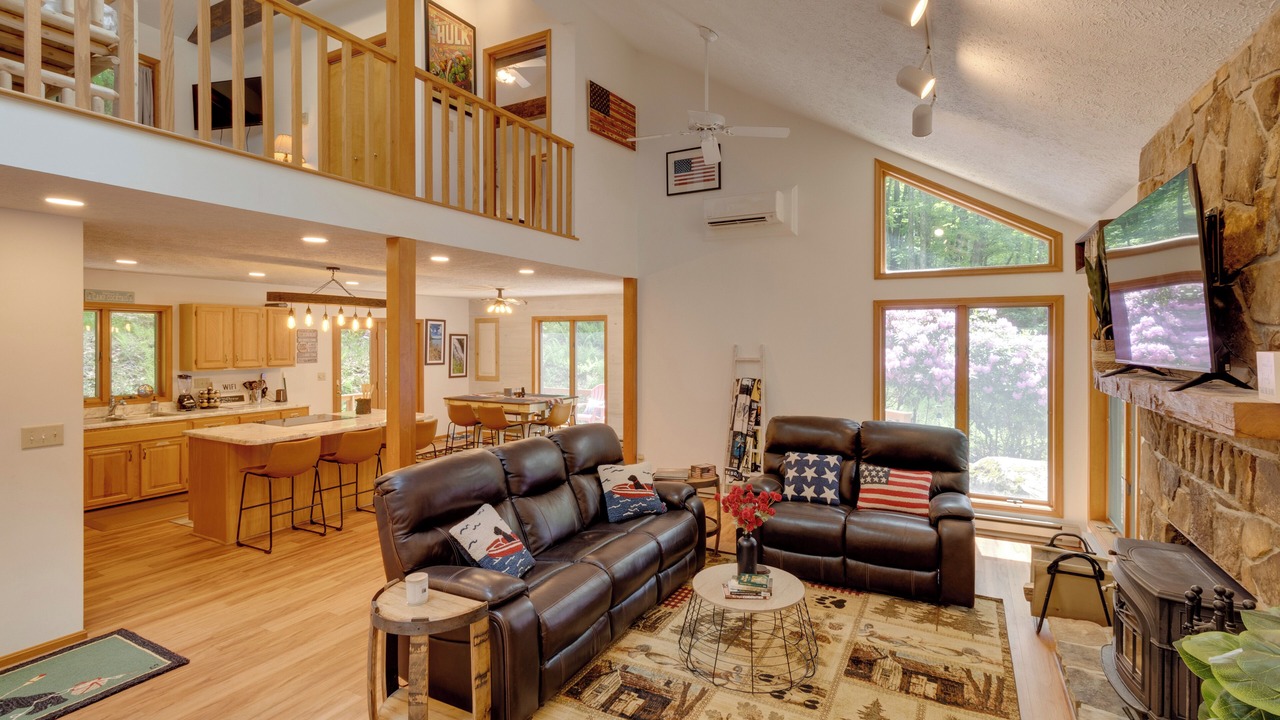 Photo of Livingroom in Alpine Lake