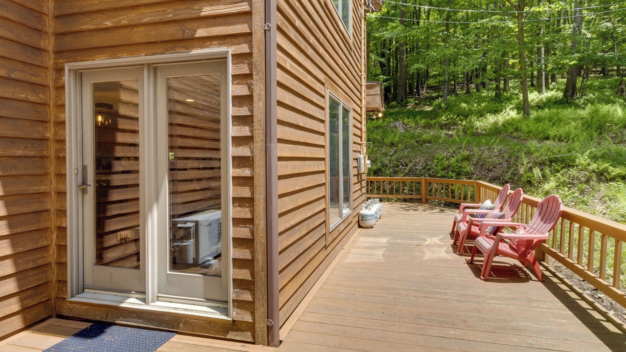 Photo of Patio Balcony in Alpine Lake