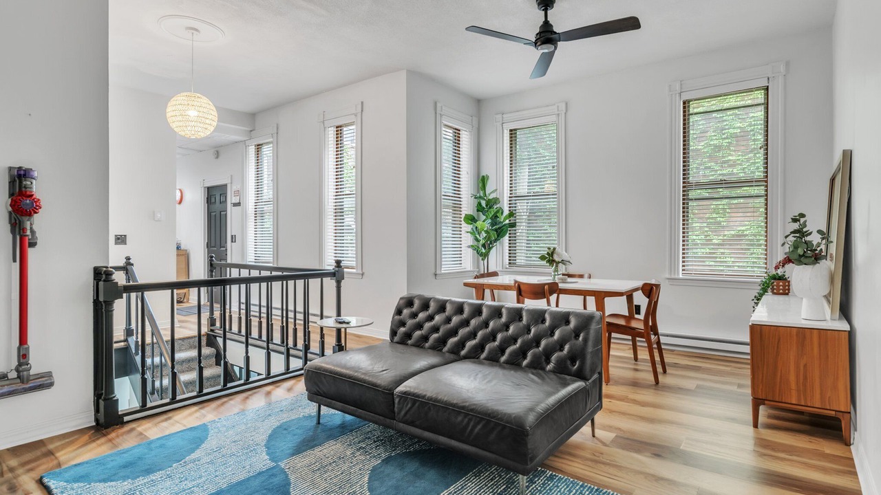 Photo of Livingroom in Metro Center