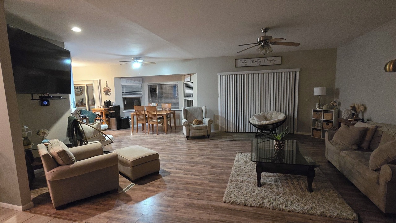 Photo of Livingroom in Queensbury
