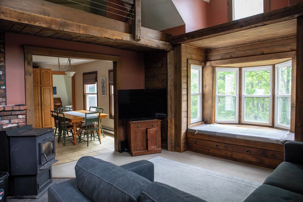 Photo of Livingroom in Sunapee