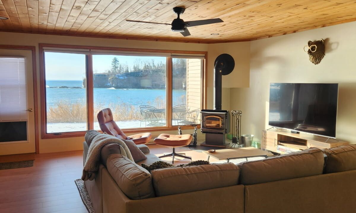 Photo of Livingroom in Two Harbors