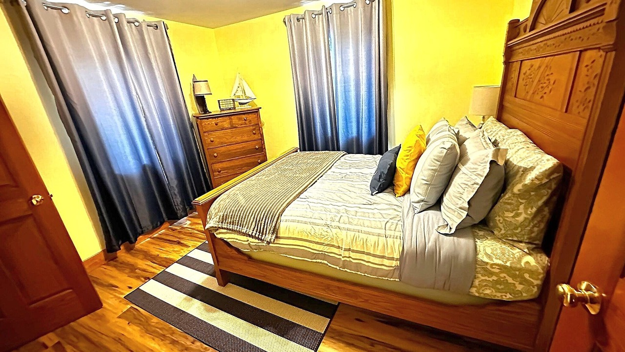Photo of Bedroom in Orange