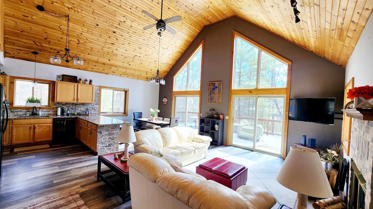 Photo of Livingroom in Tainter Lake