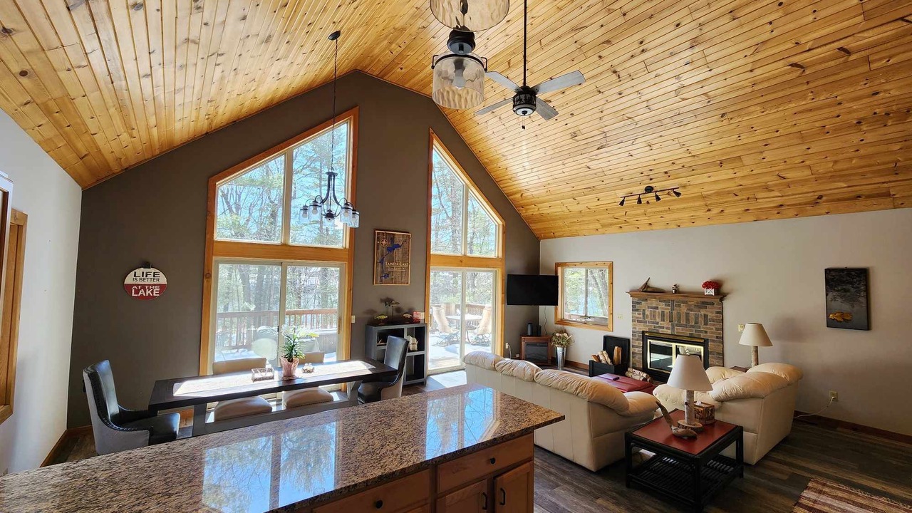 Photo of Livingroom in Tainter Lake