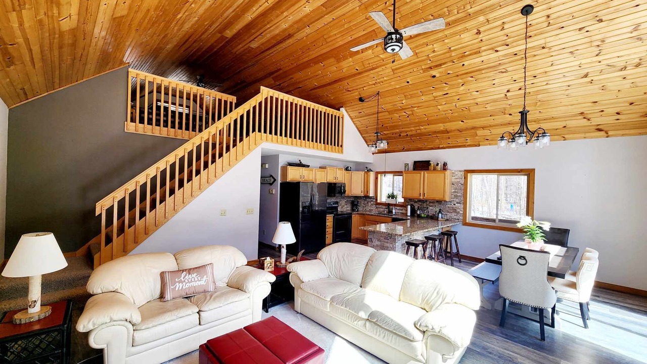 Photo of Livingroom in Tainter Lake