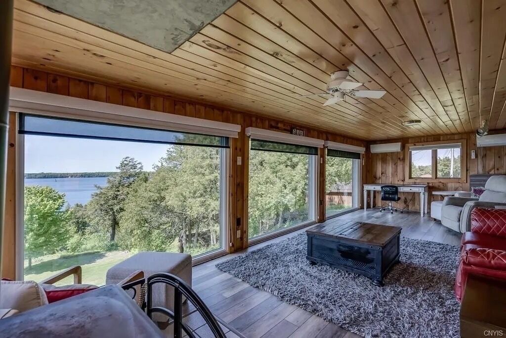 Photo of Livingroom in Brier Hill