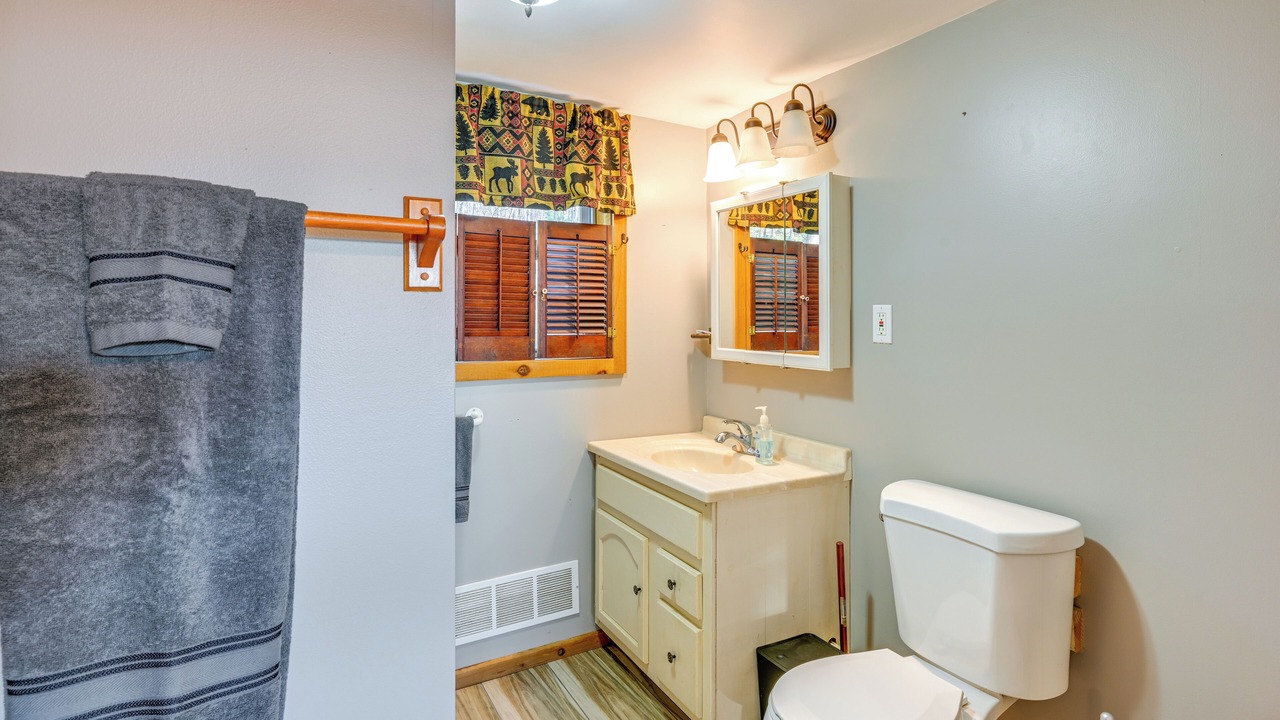 Photo of Bathroom in Lake