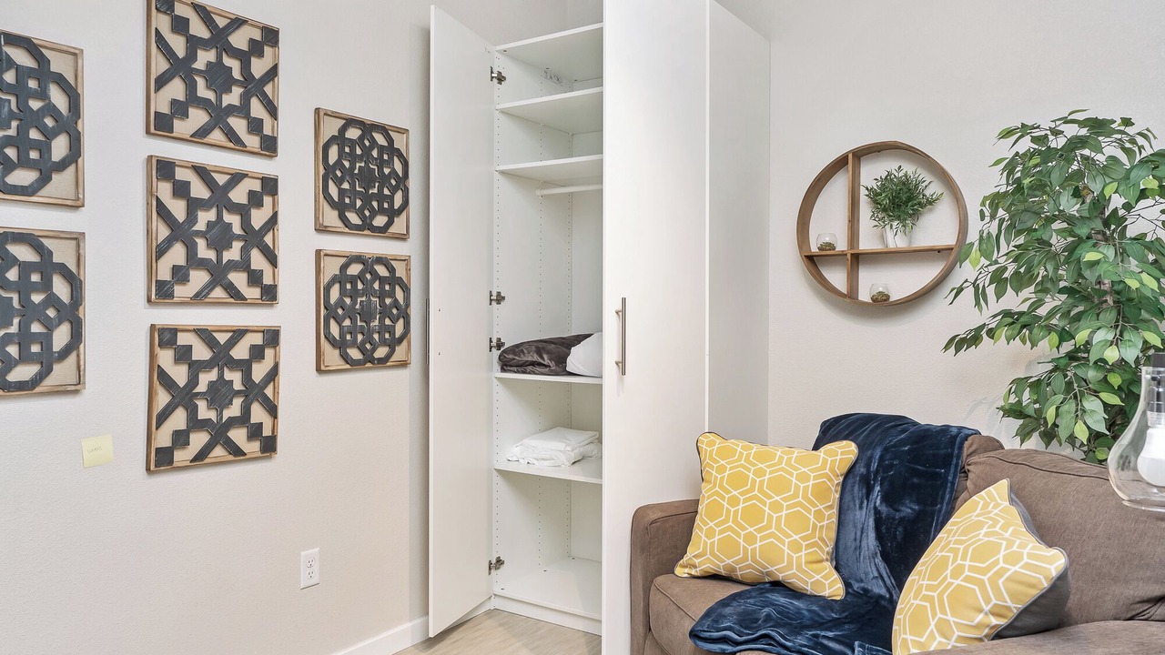 Photo of Livingroom in East Harriet
