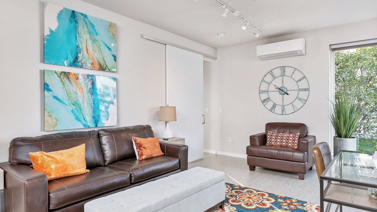 Photo of Livingroom in East Harriet