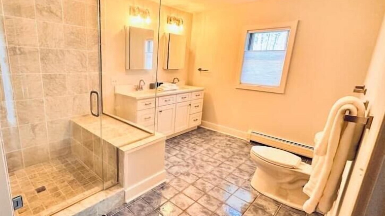 Photo of Bathroom in Canaan