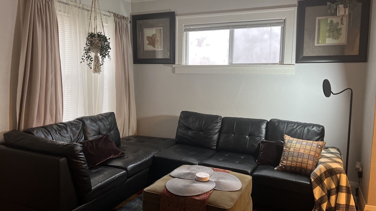 Photo of Livingroom in Summit - University